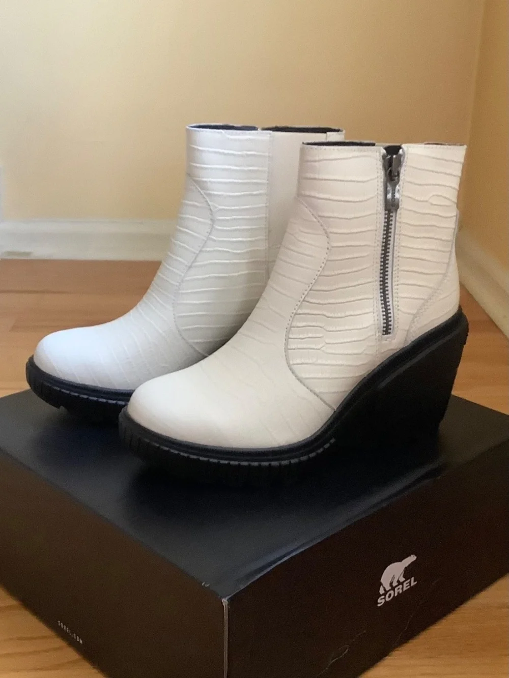 SOREL Ona Ave Zip Wedge Leather Bootie Chalk/Black SZ 9.5